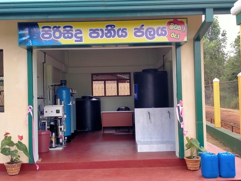 Dankzij onze waterfilterinstallaties heeft de bevolking in verschillende dorpen toegang tot drinkbaar water.
