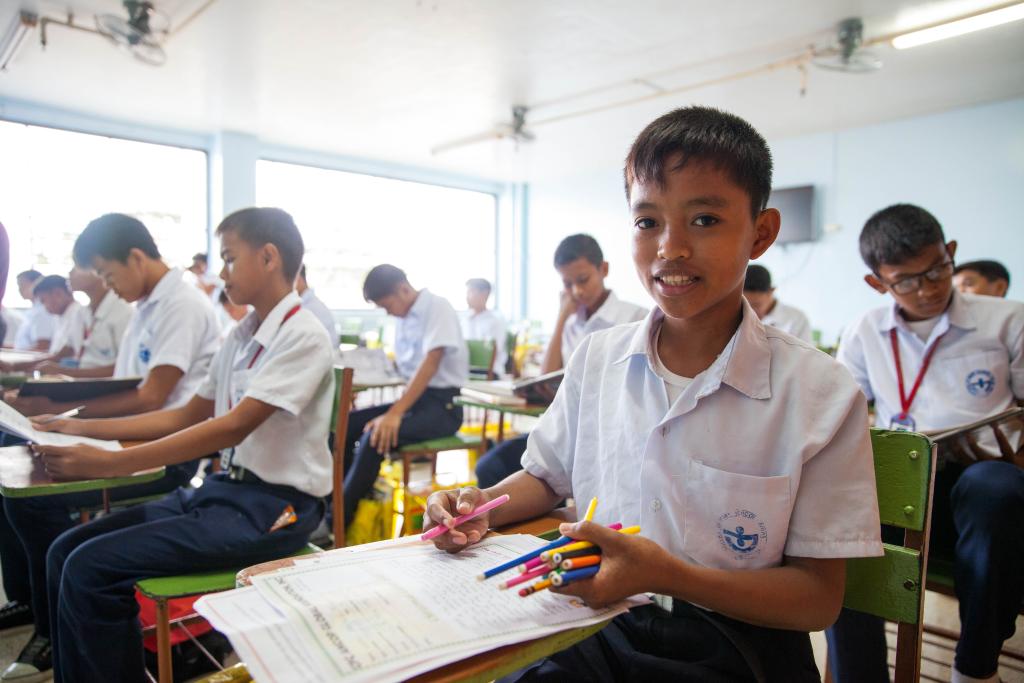 Les enfants bénéficient d'un enseignement secondaire de haut niveau et entièrement accrédité.