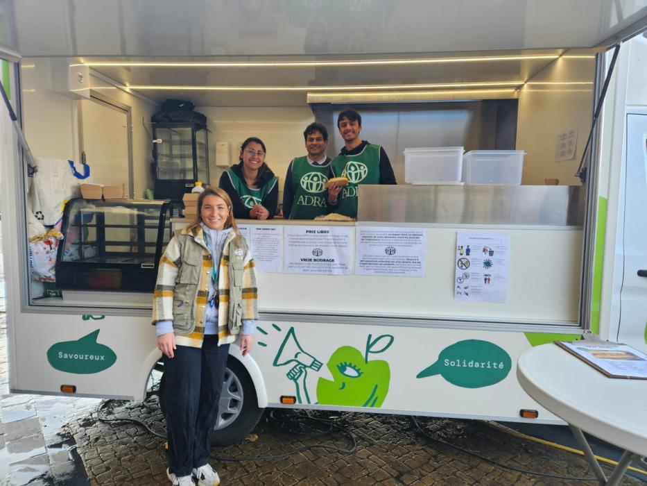 Equipe de bénévoles ADRA lors d'un déploiement du Social Food Truck (novembre 2023).