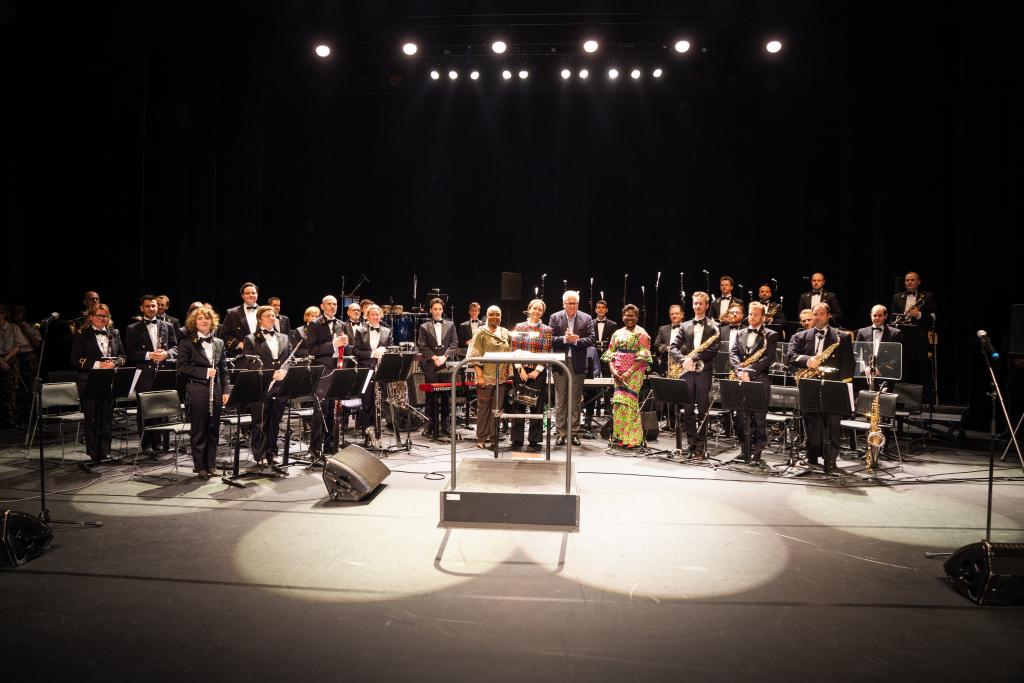 Leurs Altesses Royale le Prince Laurent et la Princesse Claire au concert Solidarité pour la Paix en RDC avec la participation de la Musique Royale de la Marine Belge