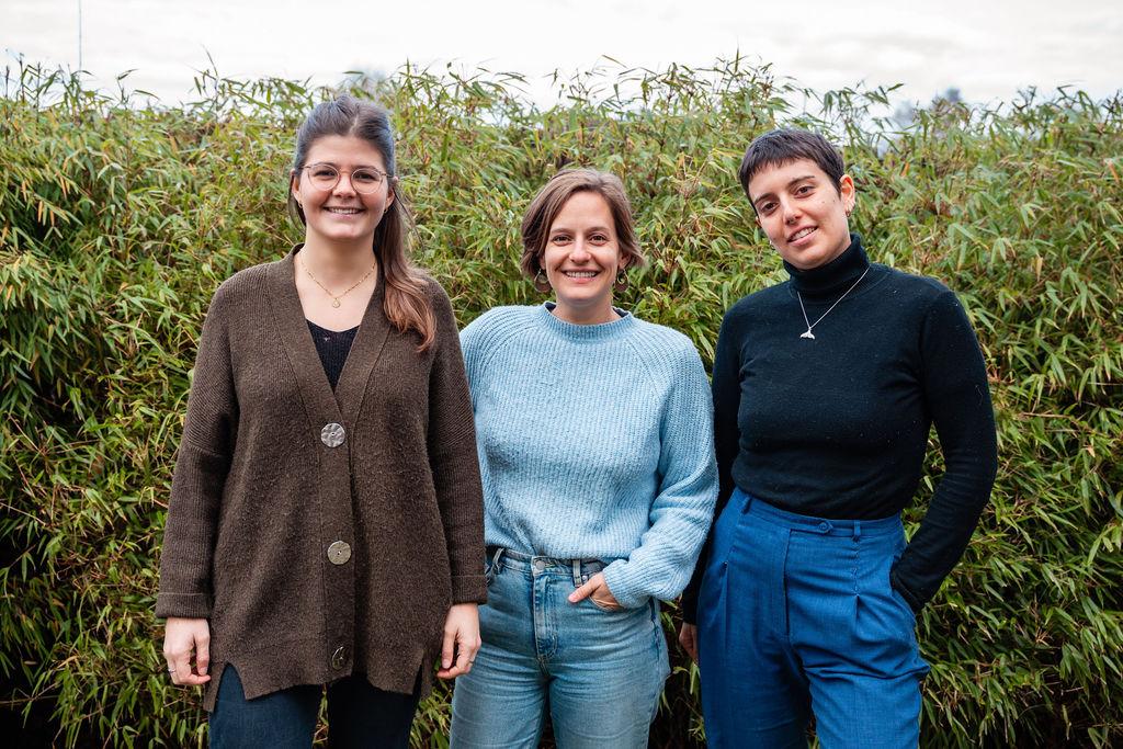 L'équipe de DEC!DE (de gauche à droite : Marion, Manon et Marie) © jornada.studio