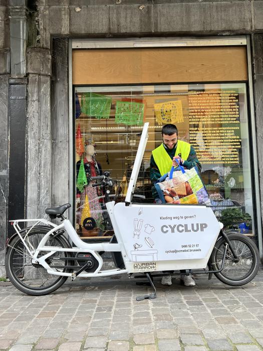 Nous pouvons venir récupérer vos dons en vélo cargo.